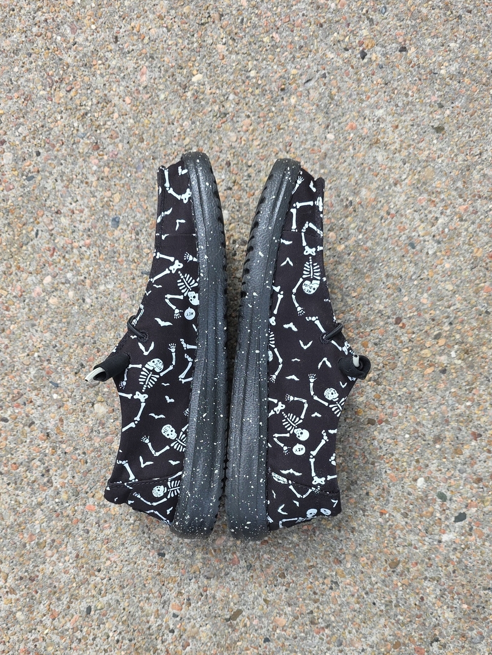 Hey Dude Wendy Skeletons Black Glow In The Dark Skulls Bats Halloween Size 7 - Picture 4 of 11